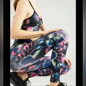 NWT Reebok ID Train Printed Leggings size M
